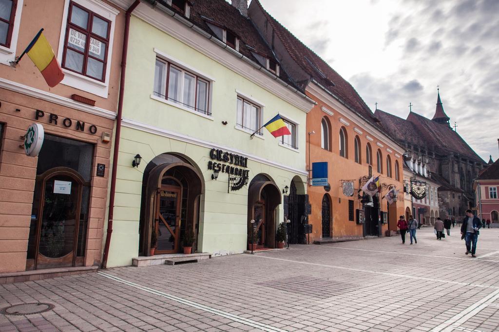 Residence Piata Sfatului Brasov Exterior photo